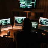 Die Verlagerung des Krieges ins Virtuelle