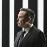 Musk tritt bei Twitter-Übernahme auf die Bremse