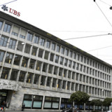 UBS-Schweiz-CEO umschifft CS-Spekulationen