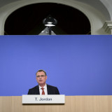 SNB bringt erstmals Devisenverkäufe ins Spiel