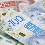 Schwedische Zentralbank hebt Zinsen an